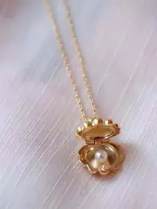 Just Lil Things Floral Shaped Pendants With Chains