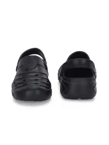 Roadster Men Self Designed Clogs