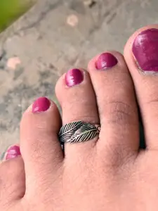 BeAbhika Silver-Plated Leaf Motif 925 Sterling Silver Adjustable Toe Rings
