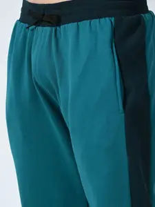 BAESD Men Pack Of 3 Colourblocked Relaxed-Fit Joggers