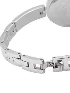 GUESS Women Dress Lovey Bracelet Style Straps Analogue Watch GW0655L1