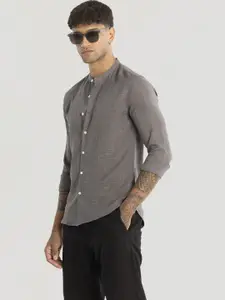 Snitch Men Smart Band Collar Solid Slim Fit Casual Shirt