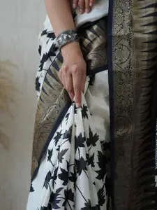 Sangria Floral Printed Saree With Blouse Piece