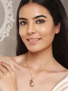 SARAF TRENDZ Gold-Plated Contemporary Pendant With Chain