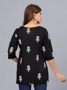 Dream Beauty Fashion Botanical Printed V-Neck Kurti