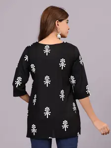 Dream Beauty Fashion Botanical Printed V-Neck Kurti