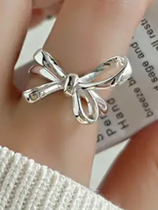 StyleCast Elegant Silver-Toned Silver-Plated Bow Knot Shaped Finger Ring