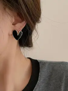 VAGHBHATT Gold-Plated Heart Shaped Enamelled Studs