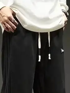 StyleCast Men Regular Fit Mid-Rise Joggers