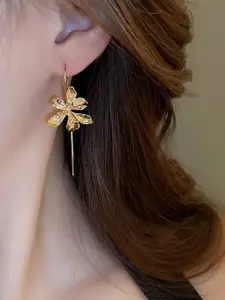 VAGHBHATT Set Of 2 Rhodium-Plated Floral Shaped Textured Drop Earrings