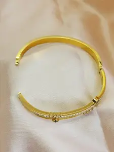 DressBerry Gold Plated Triple Line Clover Cuff Bracelet