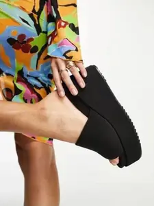 GLO GLAMP Party Wedge Sandals with Bows