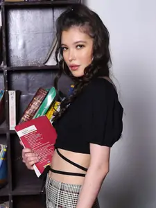 Sera Sweetheart Neck Puff Sleeve Crop Top