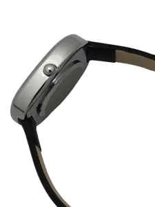 DressBerry Women Brass Dial & Leather Straps Analogue Watch MPDBI-008-SS