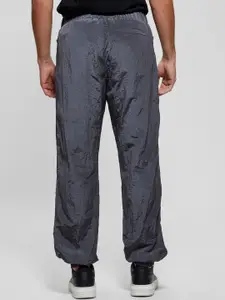 GUESS Men Mid-Rise Dionigi Joggers