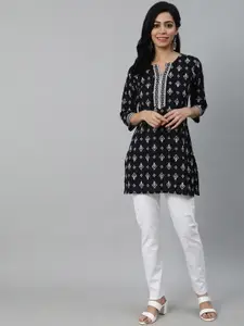 Mialo fashion Floral Printed V-Neck Kurti