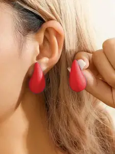 VAGHBHATT Teardrop Shaped Drop Earrings