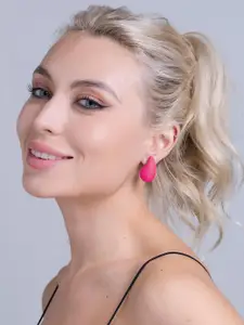 VAGHBHATT Teardrop Shaped Drop Earrings