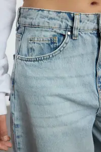 Trendyol Women Mildly Distressed Heavy Fade Cotton Jeans