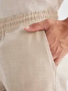 DeFacto Men Cotton Mid-Rise Knee Length Shorts