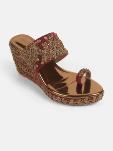 Mochi Women Embellished One Toe Flats