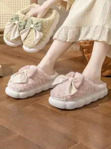 WOLVESDEN Women Embellished Room Slippers