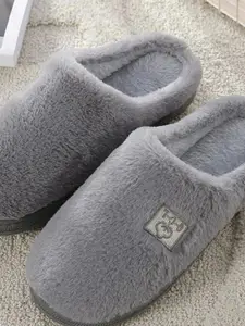 WOLVESDEN Women Striped Room Slippers