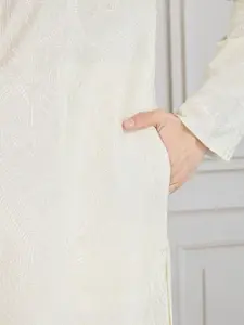 House of Pataudi Embroidered Straight Kurta