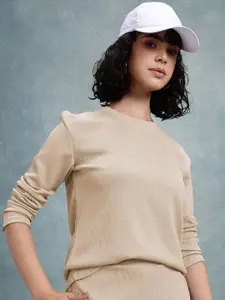 The Roadster Lifestyle Co Solid Round Neck T-Shirt & Trouser