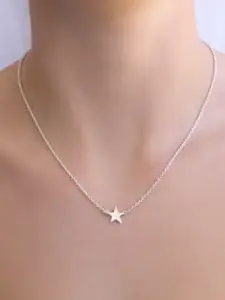 DressBerry Silver-Plated Star Shaped Pendants With Chains