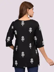 Dream Beauty Fashion Women Floral Print V-Neck Three-Quarter Sleeves Kurti