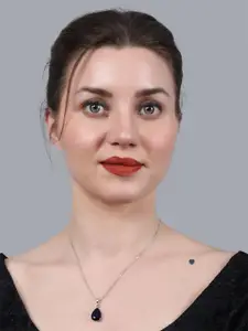 Sangria Stone Studded Teardrop Shaped Pendant With Chain