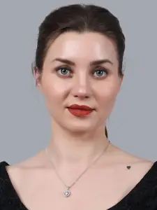 Sangria Stone Studded Heart Shape Pendant With Chain