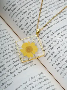 Bishty Fashion Gold-Plated Stainless Steel Dried Sunflower Resin Pendant with Chain