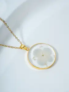 Bishty Fashion Gold-Plated Stainless Steel Dried Resin Hydrangea Circular Pendant & Chain