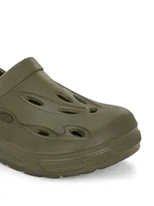 HRX by Hrithik Roshan Men Solid Clogs