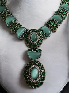 Sangria Kundan Studded Choker with Earrings Jewellery Set