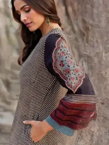 Anouk Women Floral Printed Fusion Straight Kurta