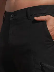 HIGHLANDER Men Relaxed Fit Mid-Rise Cotton Cargos