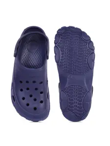 DRACKFOOT Men Set of 2 Self Design Clogs