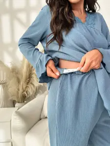 DressBerry Women Solid Woven Night suit