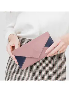 THE CLOWNFISH Asmi Women Peach-Coloured & Black Colourblocked Envelope
