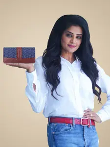 THE CLOWNFISH Serina Blue & Maroon Geometric Envelope