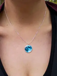 Saizen Silver-Plated Blue-Stone-Studded Designed Pendant With Chain