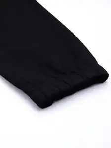 Levis Men Pure Cotton Joggers With Drawstring Closure