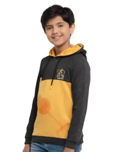UNDER FOURTEEN ONLY Boys Black & Mustard Yellow Colourblocked Hooded Cotton Sweatshirt