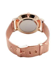 HAUTE SAUCE by  Campus Sutra HAUTE SAUCE by Campus Sutra Women Gold-Toned Solid Watch Gift Set AW22_HSWB5001