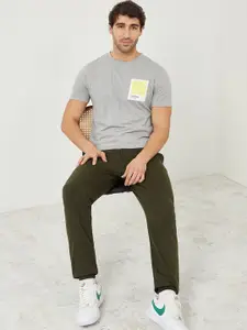 Styli Men Slim Fit Mid-Rise Knitted Joggers With Contrast Side Taping Detail