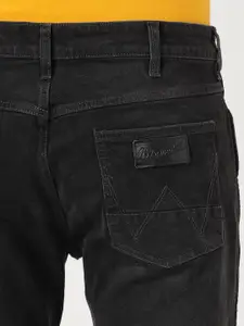 Wrangler Men Straight Fit Mildly Distressed Light Fade Stretchable Jeans