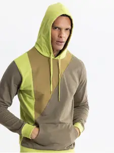 Snitch Men Green Colourblocked Hooded Cotton Sweatshirt